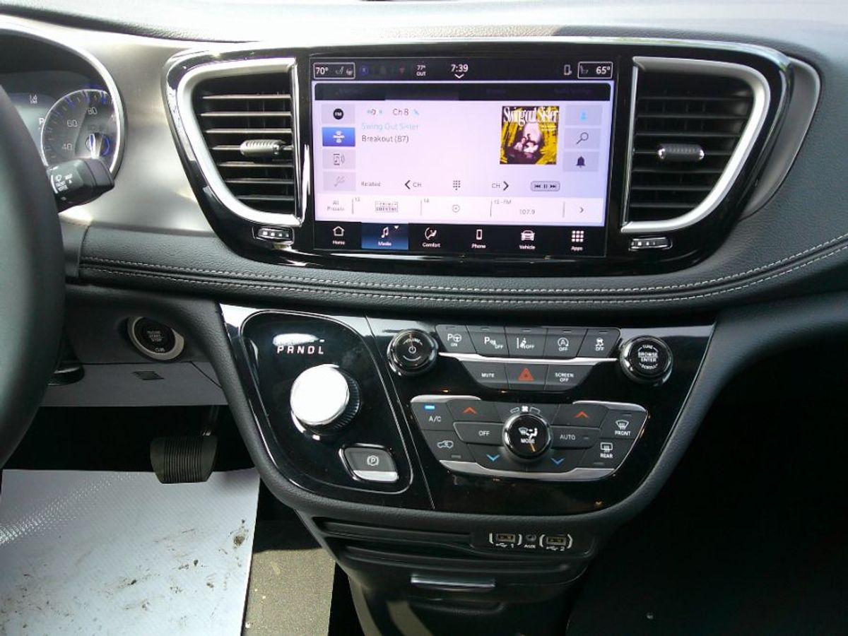 2025 CHRYSLER PACIFICA - Image 15