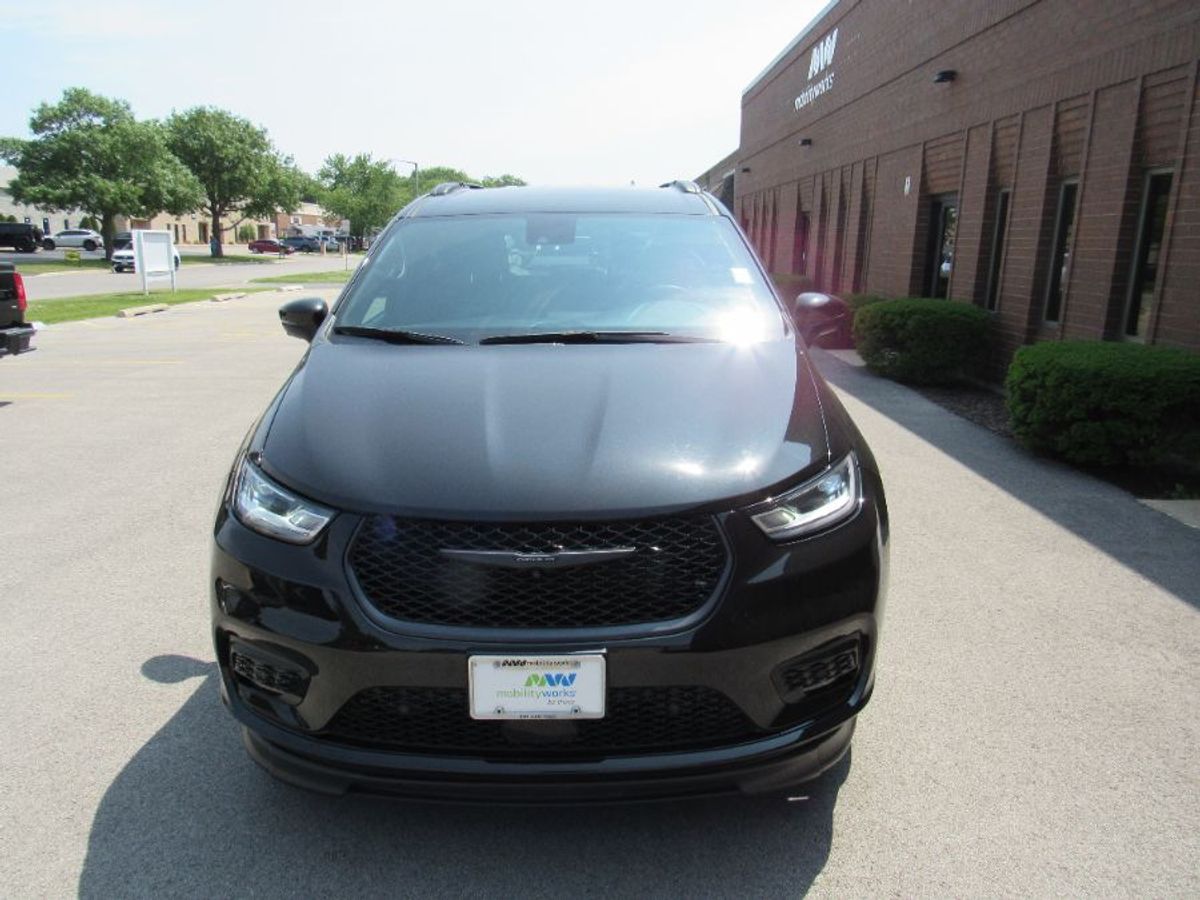 2023 CHRYSLER PACIFICA - Image 5