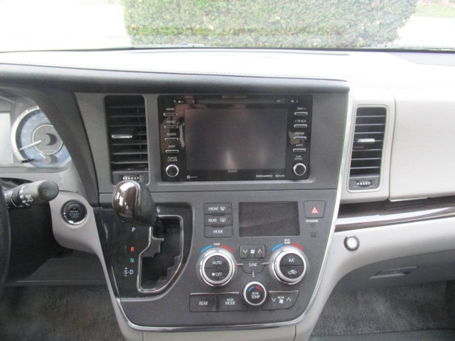 Used 2018 Toyota Sienna XLE Base - VMI Side Entry Entry In Floor Automatic Ramp