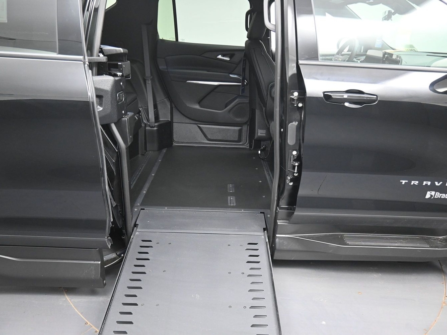 New 2026 Chevrolet Traverse 1LT - BraunAbility Side Entry In Floor Automatic Ramp