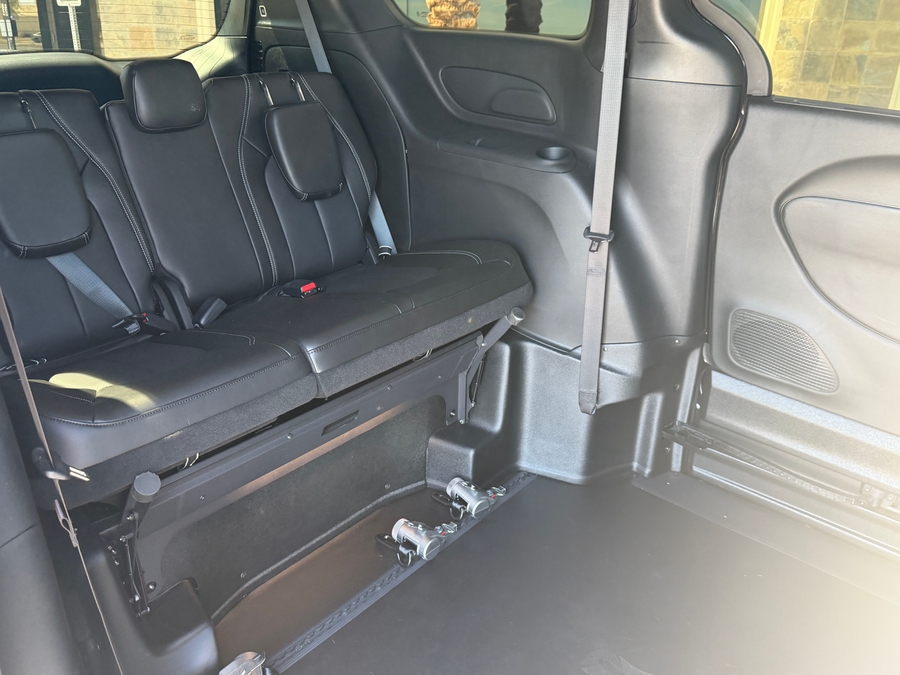 Used 2025 Chrysler Pacifica Select - BraunAbility Side Entry Fold Out Automatic Ramp