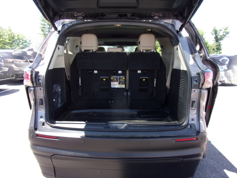 2021 Toyota Sienna XLE - Photo 18
