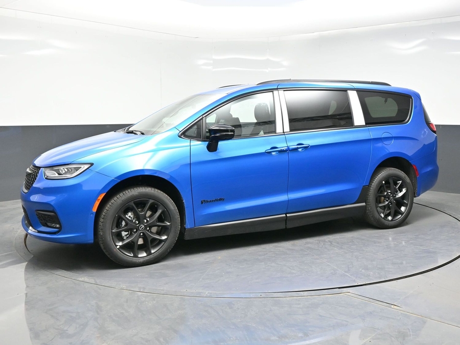 New 2026 Chrysler Pacifica Select Sport - BraunAbility Side Entry Entry Fold Out Manual Ramp