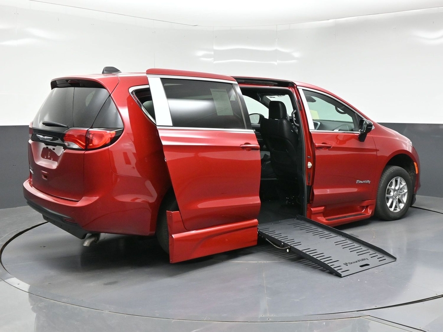 New 2026 Chrysler Voyager LX - BraunAbility Side Entry Fold Out Automatic Ramp