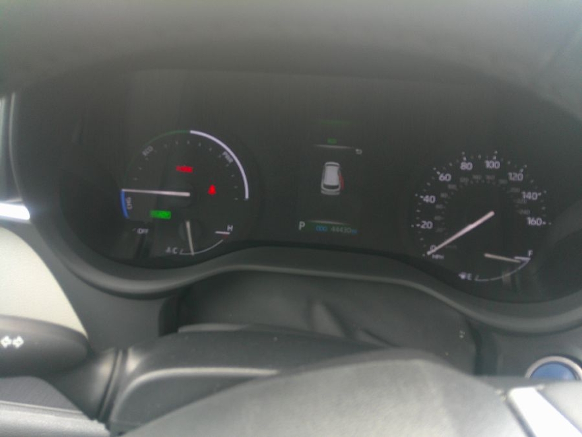 Blue Toyota Sienna image number 10