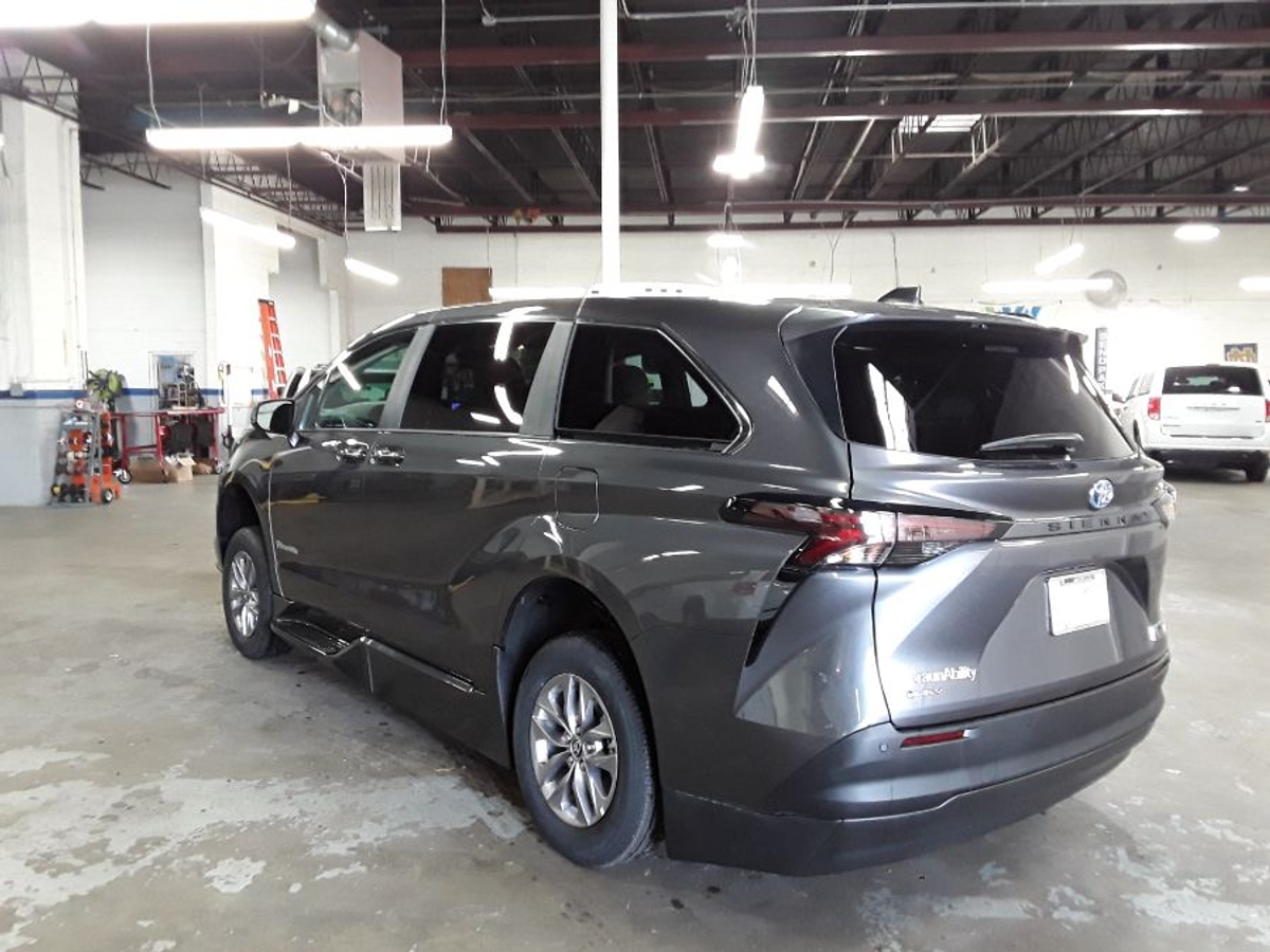 2025 TOYOTA SIENNA - Image 31