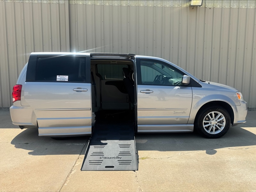 Used 2015 Dodge Grand Caravan SXT - BraunAbility Side Entry Fold Out Automatic Ramp