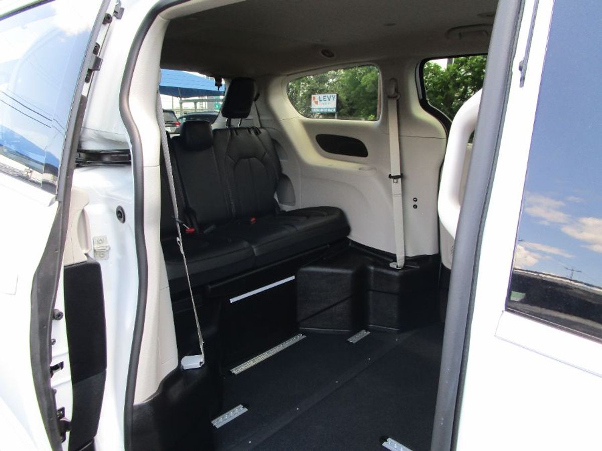 2023 CHRYSLER PACIFICA - Image 28