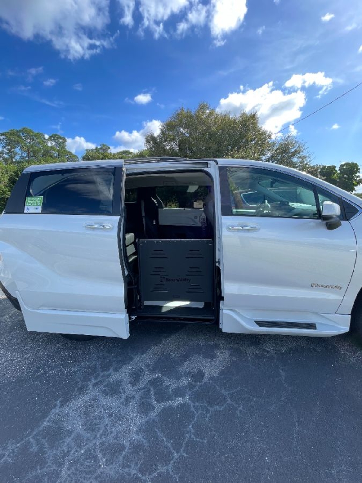 2025 TOYOTA SIENNA - Image 8