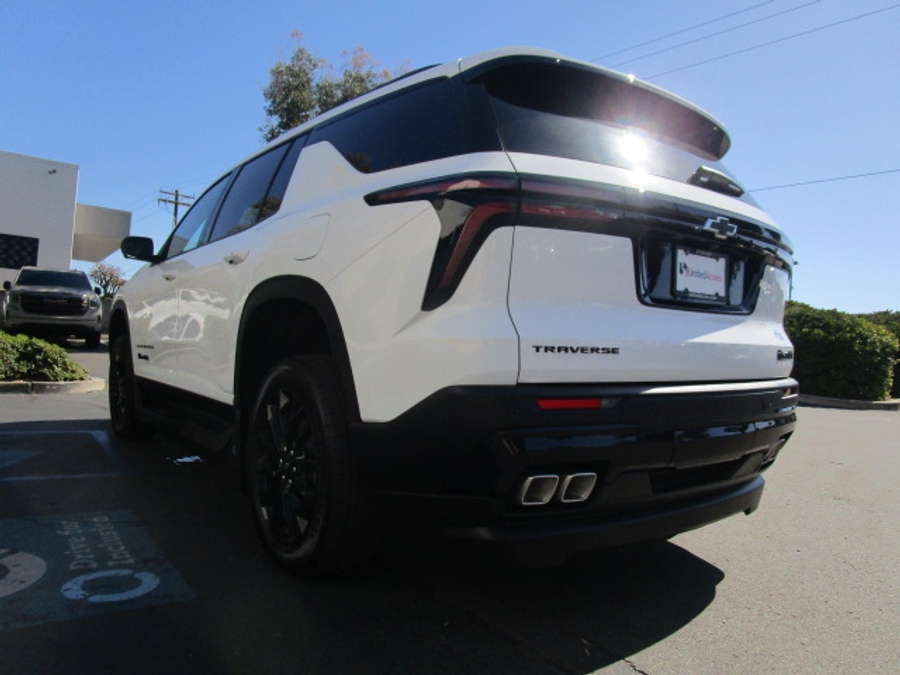 New 2026 Chevrolet Traverse 1LT Midnight - BraunAbility Side Entry In Floor Automatic Ramp