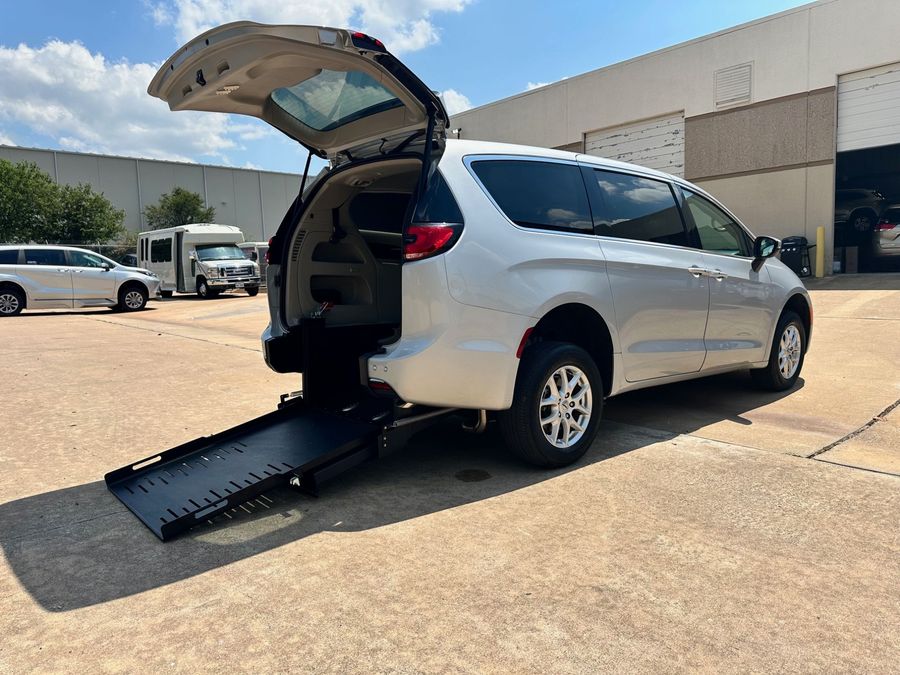 Used 2023 Chrysler Pacifica Touring L -   Entry  Ramp