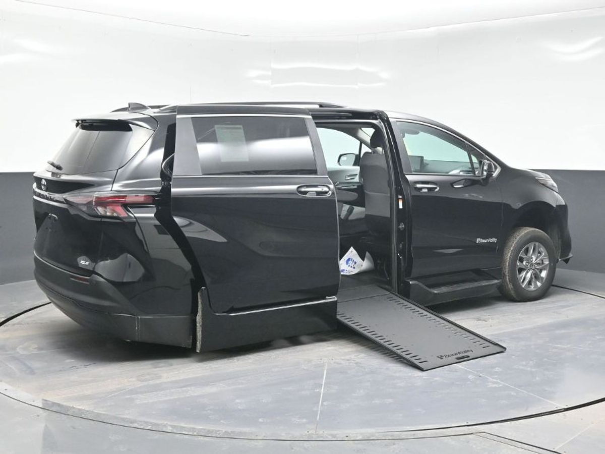 Black Toyota Sienna image number 6