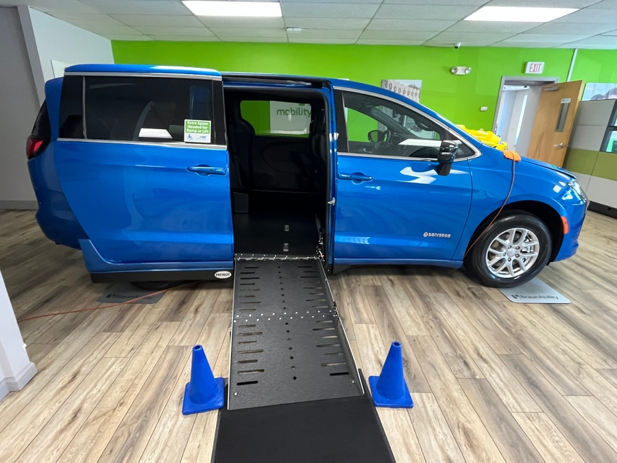 2027 Chrysler Pacifica Select - Photo 7