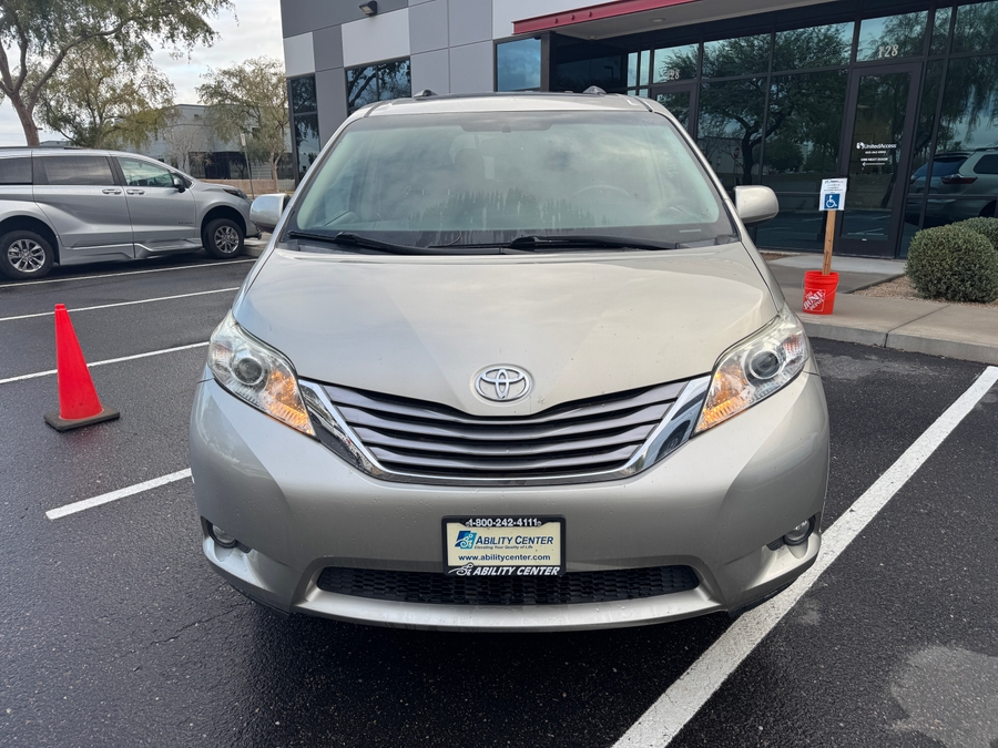 Used 2017 Toyota Sienna XLE - VMI Side Entry In Floor Automatic Ramp