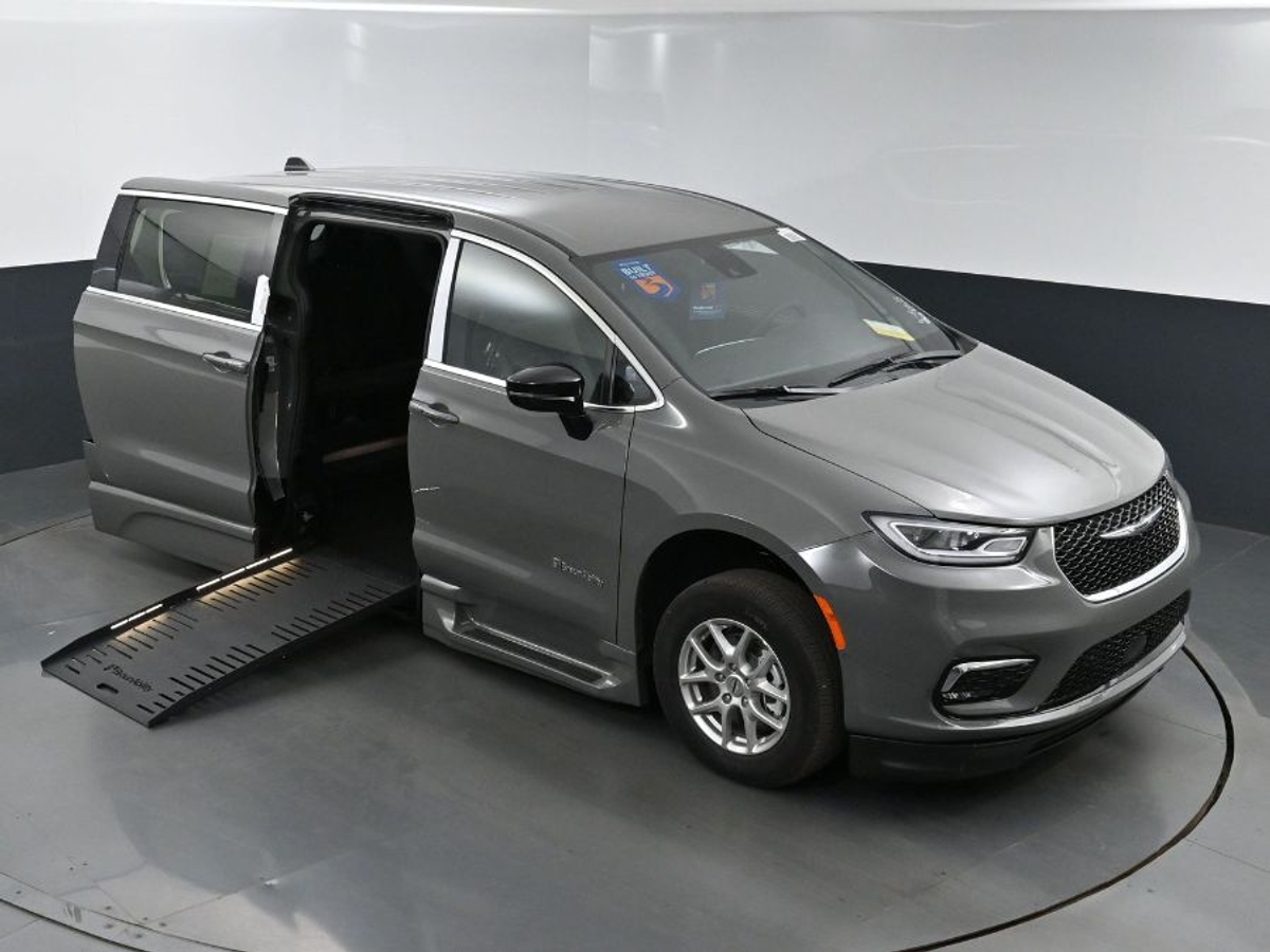 2025 CHRYSLER PACIFICA - Image 23