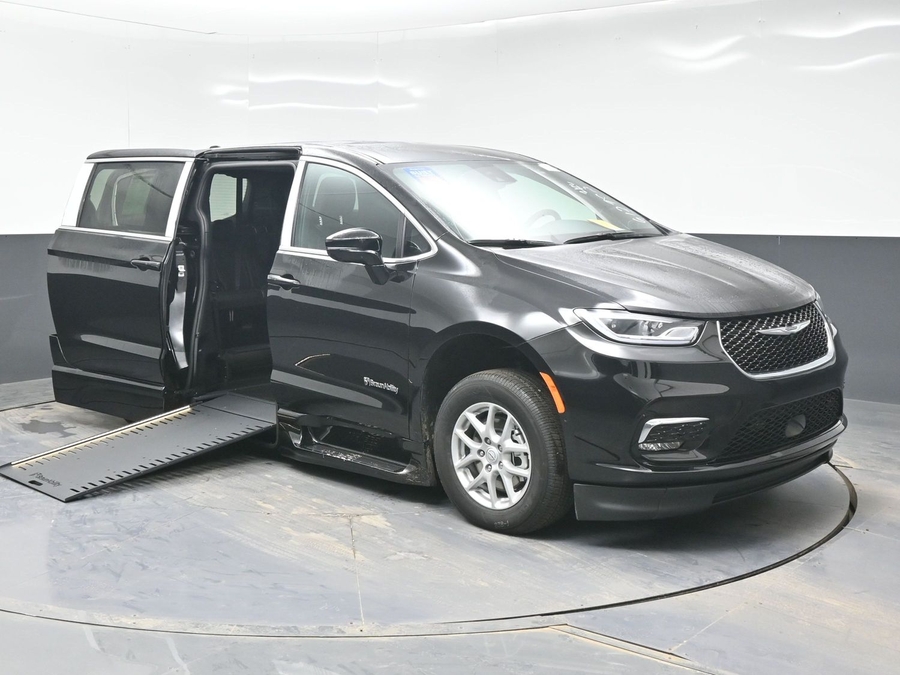 Black Chrysler Pacifica with Side Entry Automatic In Floor ramp