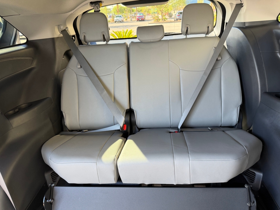 Used 2025 Toyota Sienna Hybrid XLE Base - BraunAbility Side Entry Fold Out Automatic Ramp