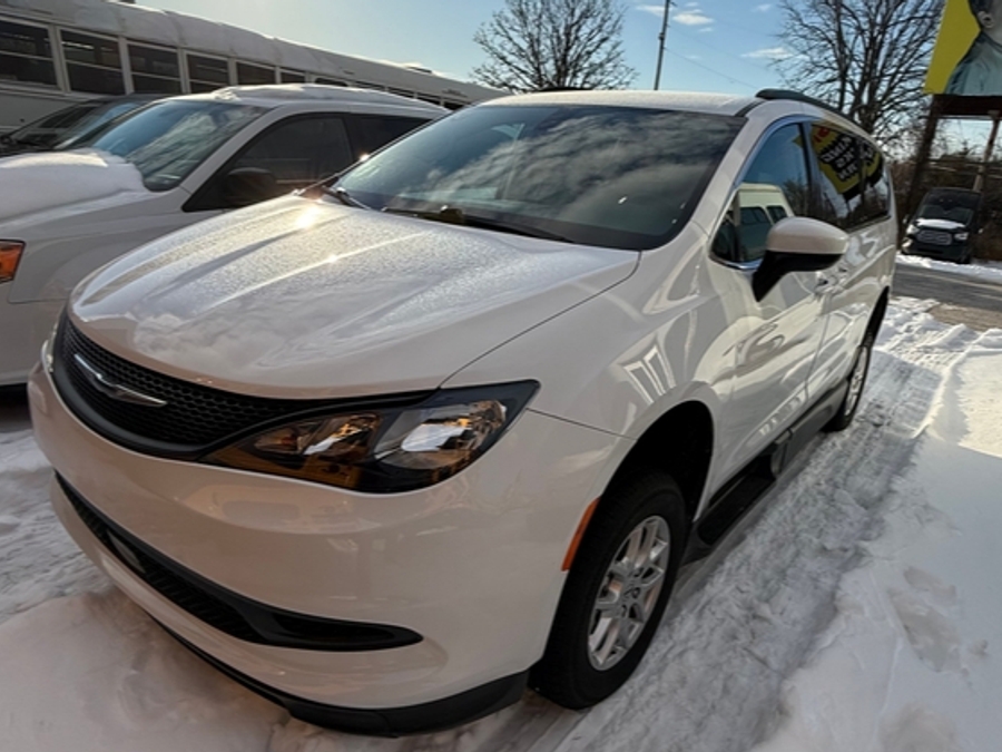 Used 2021 Chrysler Voyager LXi - BraunAbility Commercial Side Entry Entry Fold Out Manual Ramp