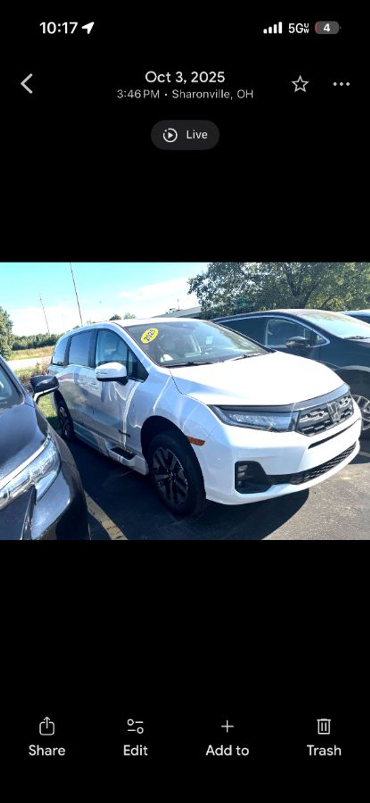 White Honda Odyssey image number 1