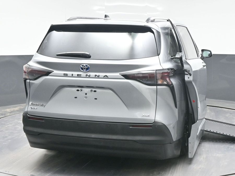 New 2025 Toyota Sienna Hybrid XLE Plus - BraunAbility Side Entry Entry In Floor Automatic Ramp