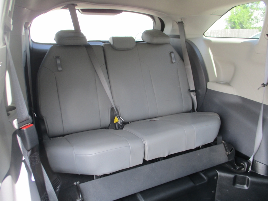 White Toyota Sienna image number 9