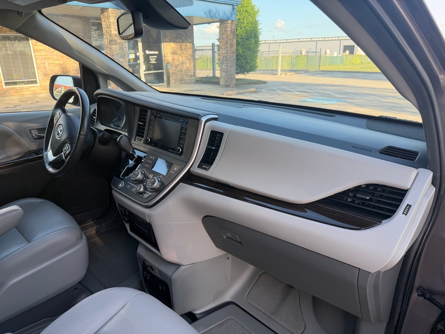 Used 2020 Toyota Sienna XLE - BraunAbility Side Entry Fold Out Automatic Ramp