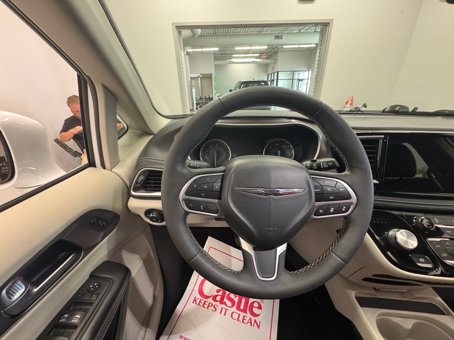 2022 Chrysler Pacifica Touring L - Photo 5
