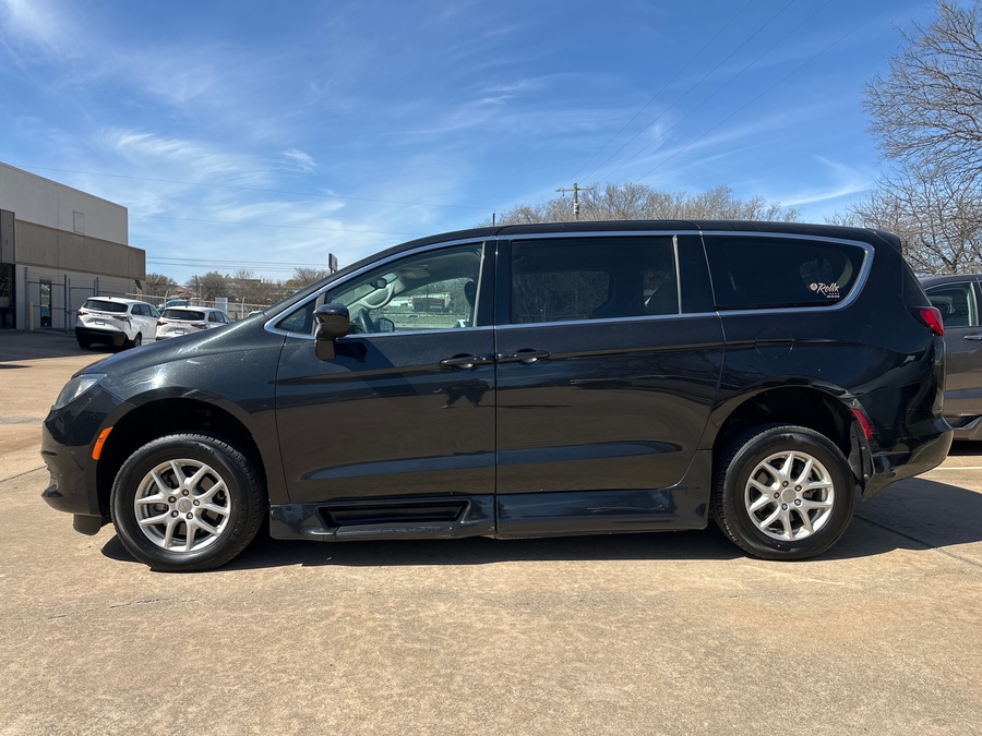 Used 2017 Chrysler Pacifica Touring - ROLLX  Entry  Ramp
