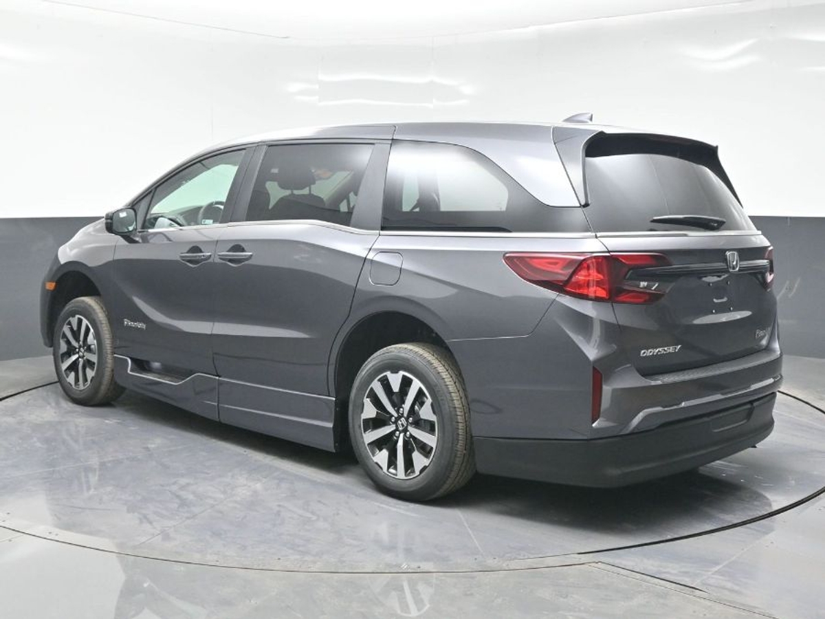 Grey Honda Odyssey image number 4