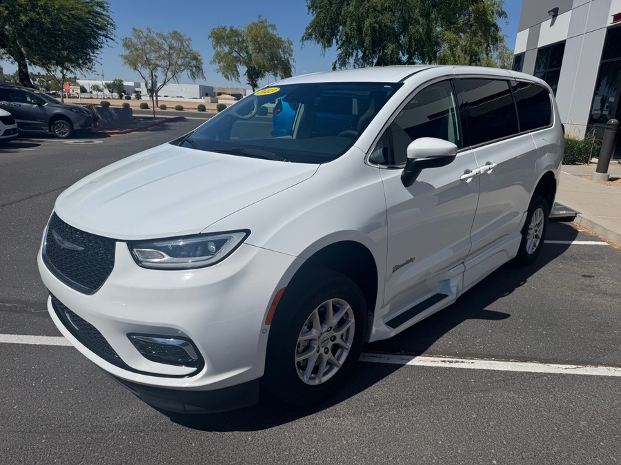 Used 2023 Chrysler Pacifica Touring L Safety - BraunAbility Side Entry Entry In Floor Automatic Ramp