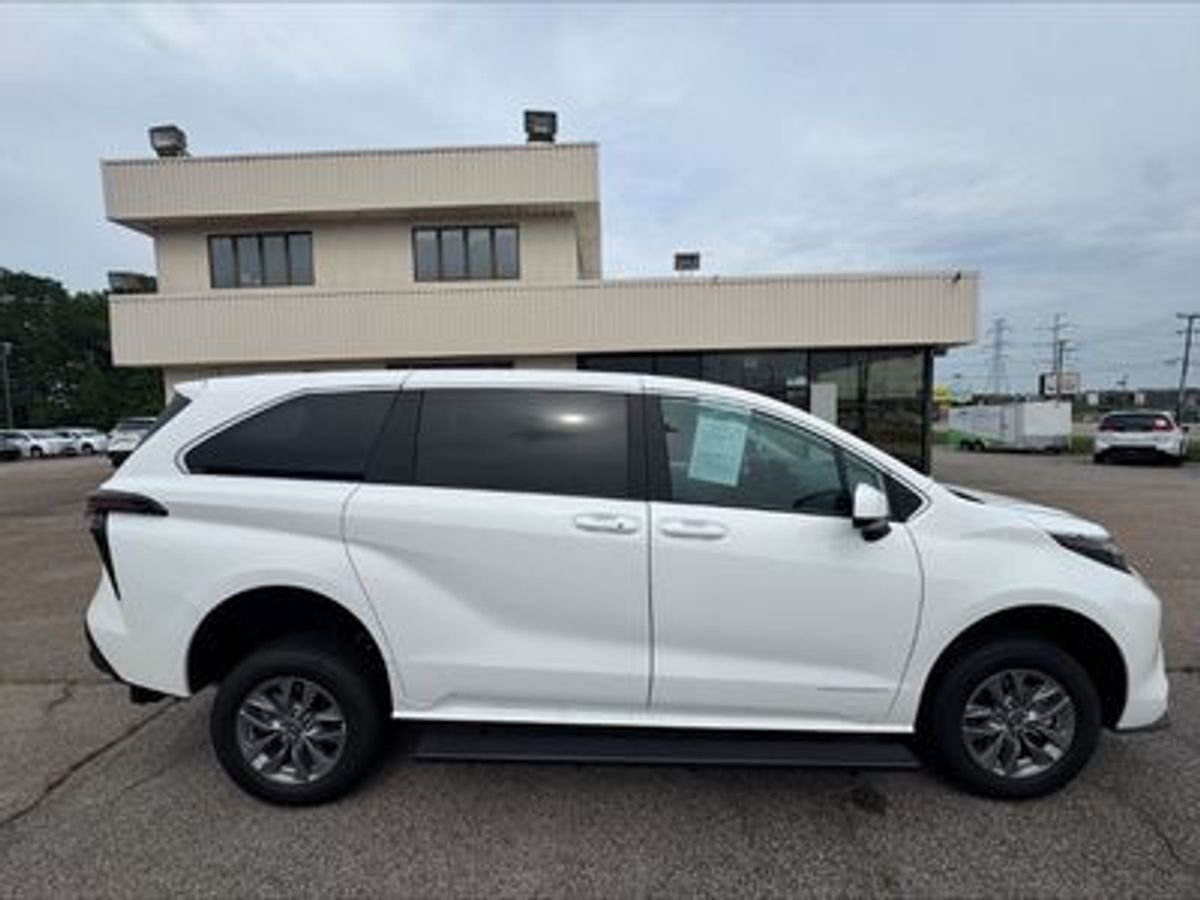 2024 TOYOTA SIENNA - Image 8