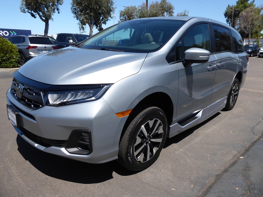 New 2026 Honda Odyssey EX-L - BraunAbility Side Entry In Floor Automatic Ramp