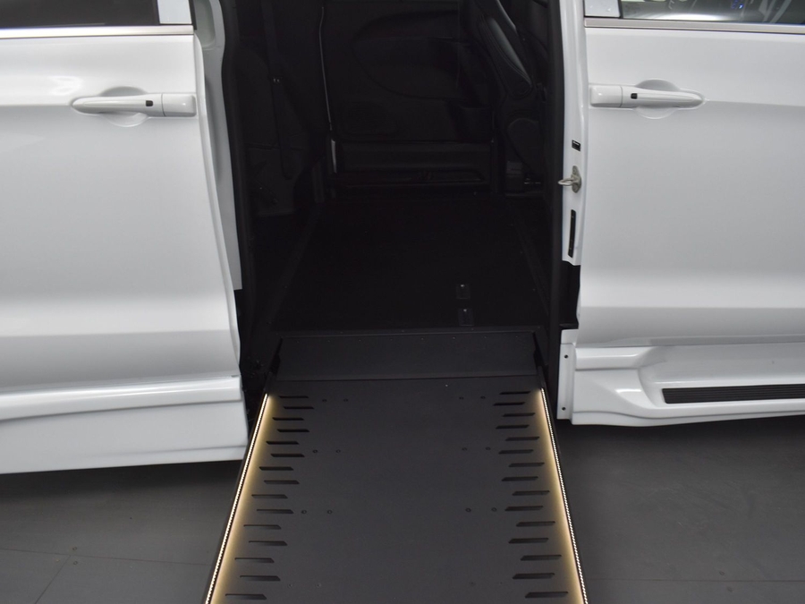 New 2025 Chrysler Pacifica Select Safety - BraunAbility Side Entry Entry In Floor Automatic Ramp