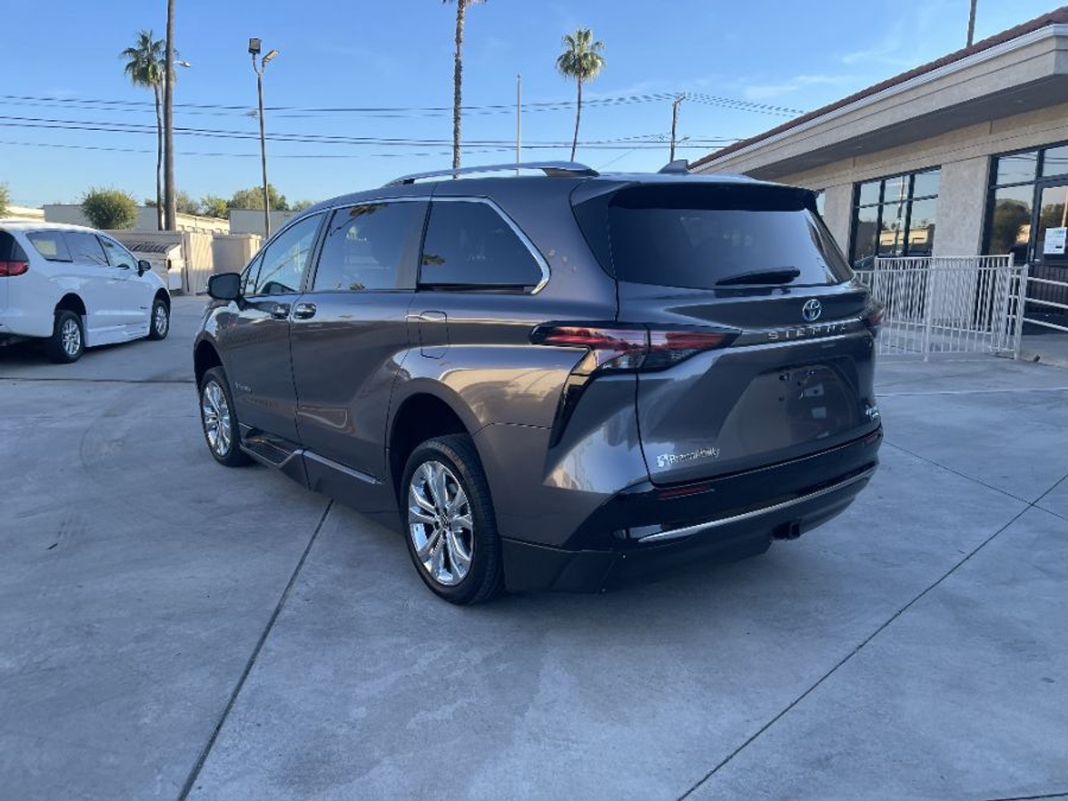 2023 TOYOTA SIENNA - Image 2