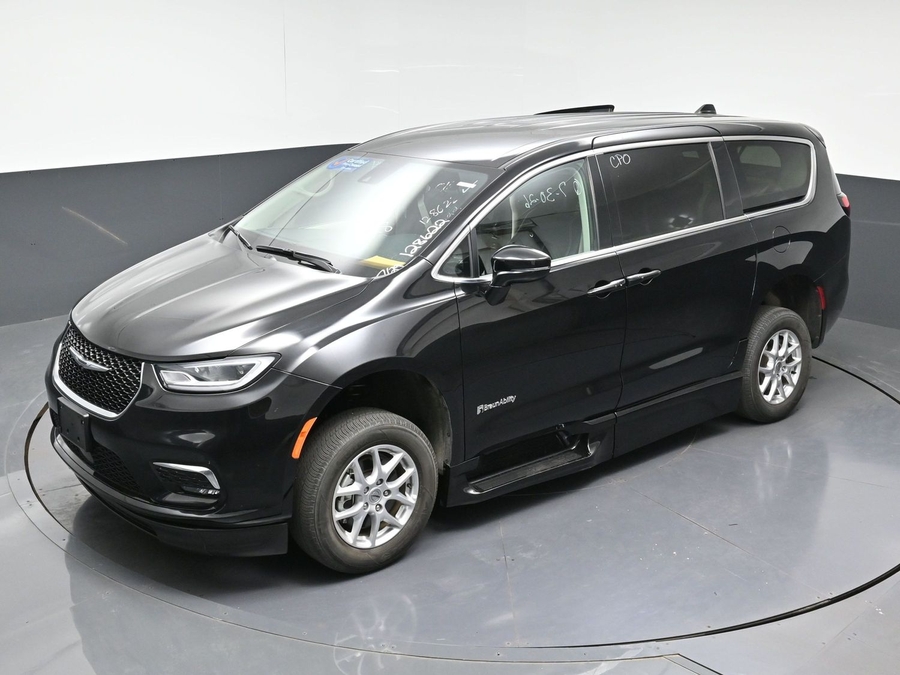 Used 2024 Chrysler Pacifica Touring L - BraunAbility Side Entry In Floor Automatic Ramp