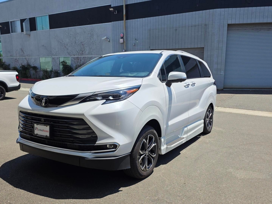 New 2026 Toyota Sienna Hybrid Platinum - VMI Side Entry Entry In Floor Automatic Ramp