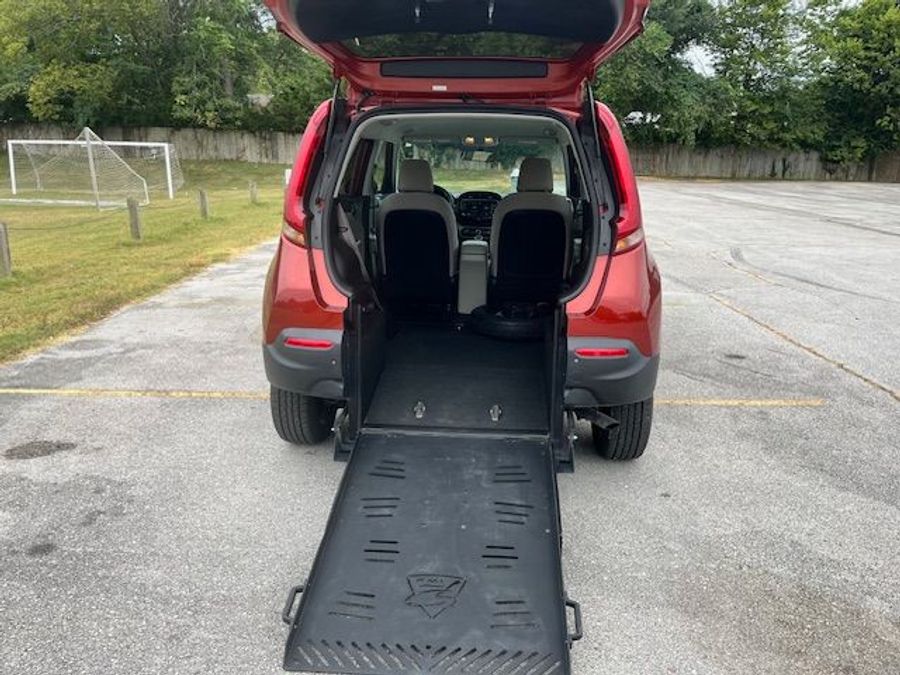 Used 2022 Kia Soul LX - Freedom Rear Entry Entry Fold Out Manual Ramp