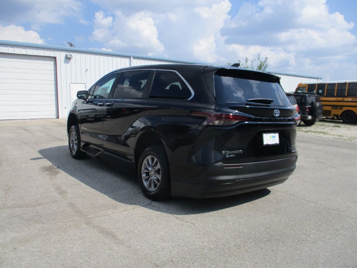 2025 TOYOTA SIENNA - Image 4