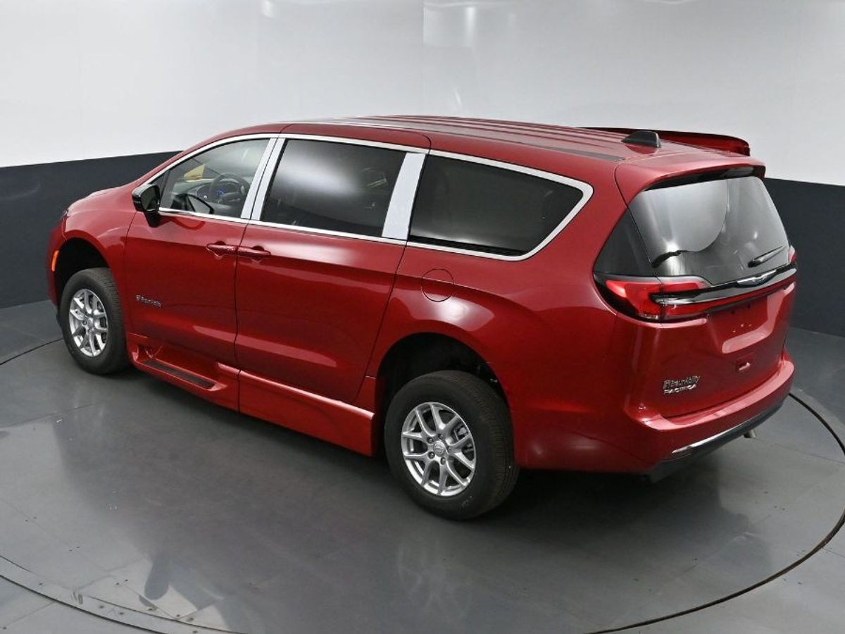 2025 CHRYSLER PACIFICA - Image 25