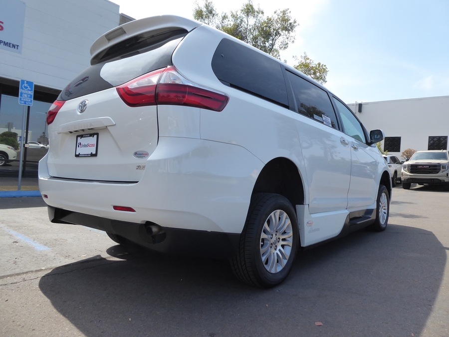 Used 2015 Toyota Sienna XLE - VMI Side Entry In Floor Automatic Ramp