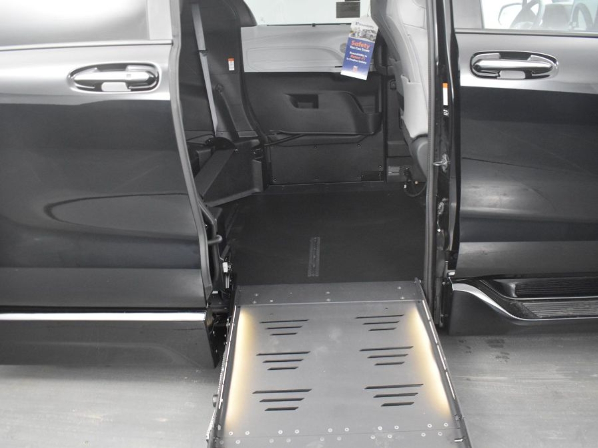 Black Toyota Sienna image number 11