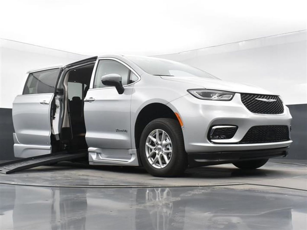 2023 CHRYSLER PACIFICA - Image 4