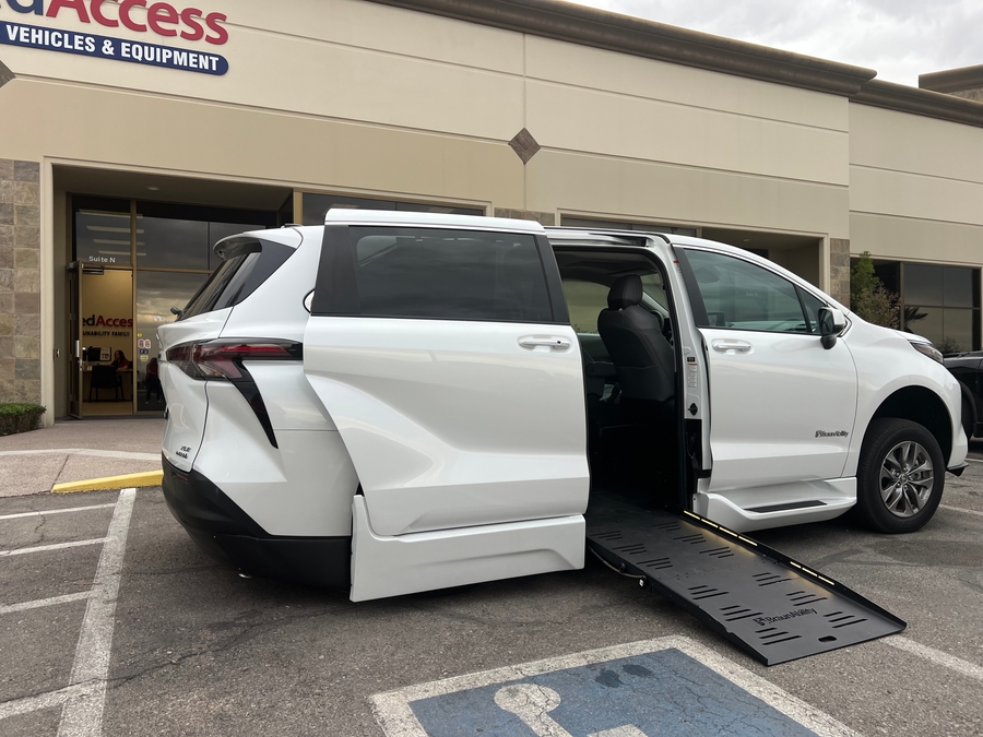 Used 2024 Toyota Sienna Hybrid XLE Base - BraunAbility Side Entry Entry Fold Out Automatic Ramp