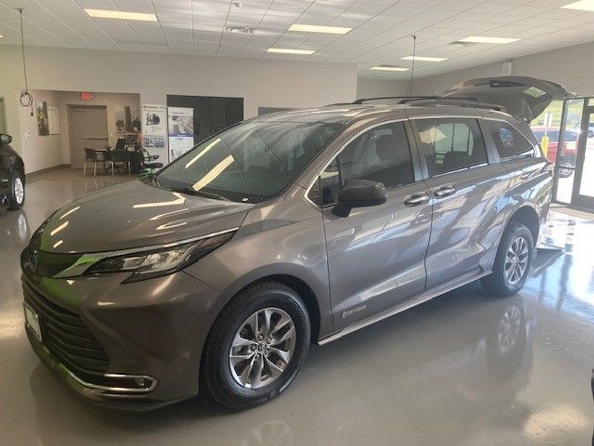 2023 TOYOTA SIENNA - Image 7