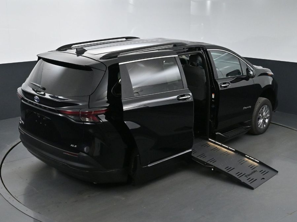 2025 TOYOTA SIENNA - Image 21