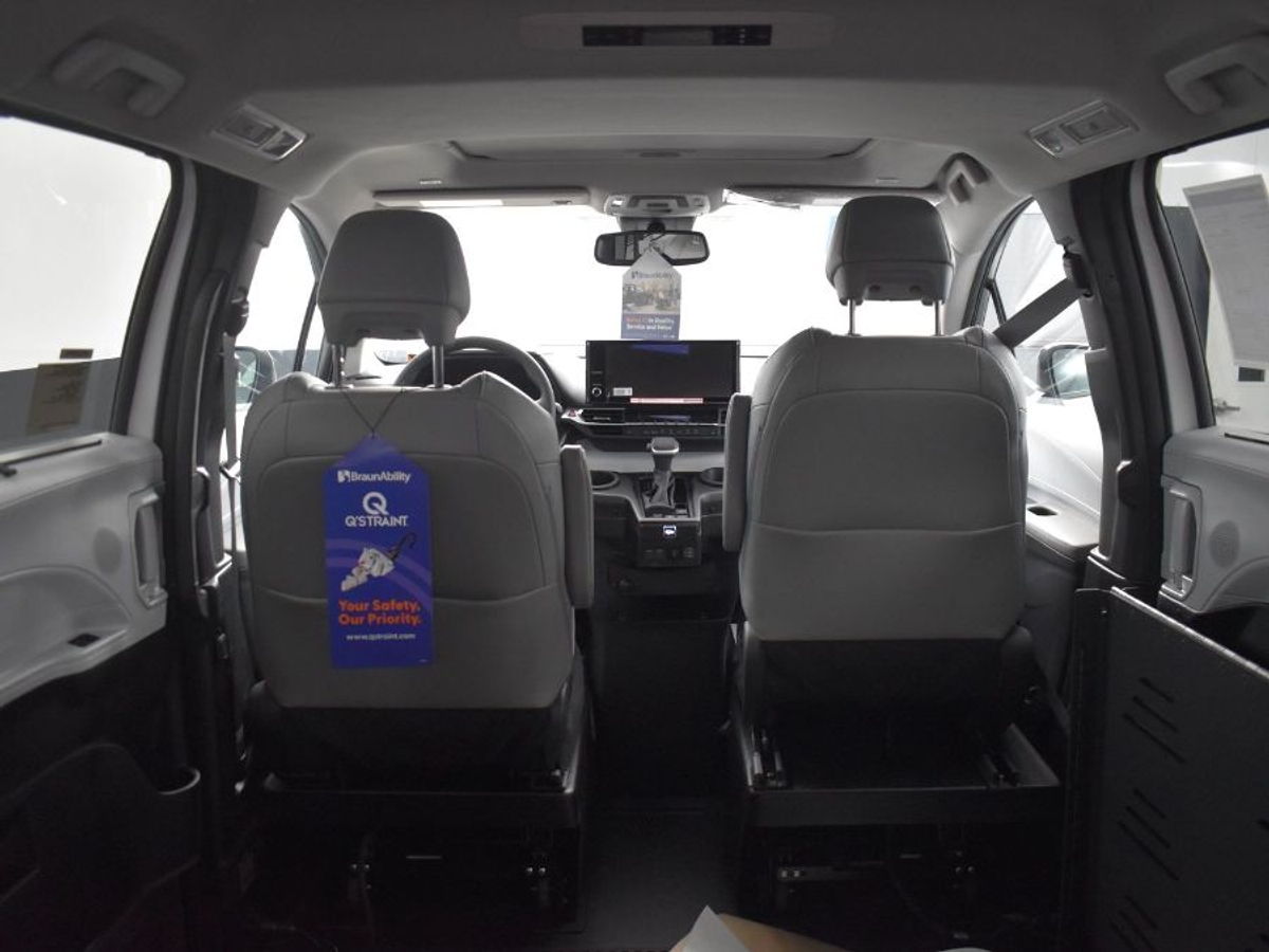 2025 TOYOTA SIENNA - Image 15