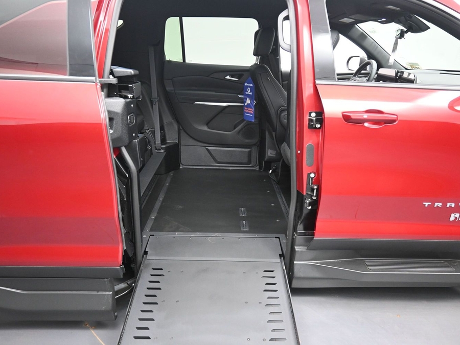 New 2026 Chevrolet Traverse 1LT - BraunAbility Side Entry In Floor Automatic Ramp