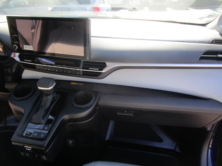 New 2025 Toyota Sienna Hybrid XLE Plus - BraunAbility Side Entry Entry In Floor Automatic Ramp