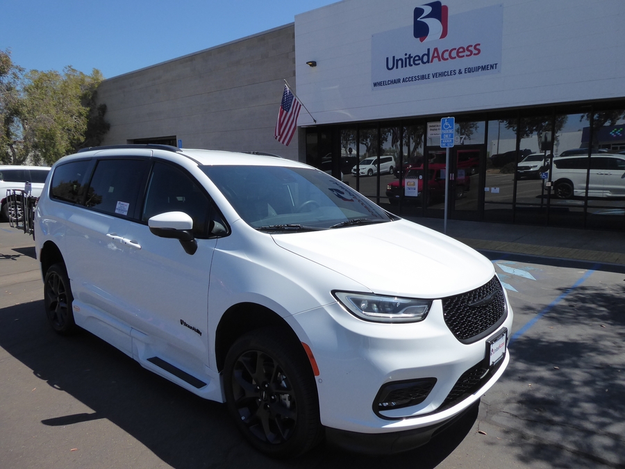 Used 2023 Chrysler Pacifica Touring L - BraunAbility Side Entry Fold Out Automatic Ramp