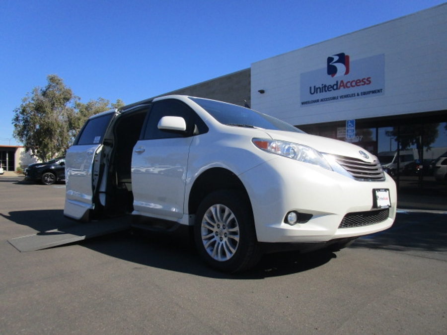 2017 Toyota Sienna XLE